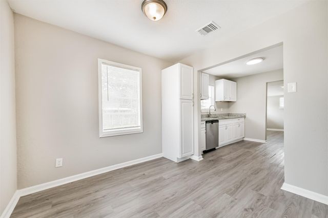 821 Robertson Street, Clute, TX 77531