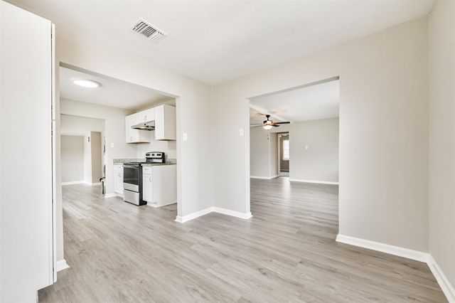 821 Robertson Street, Clute, TX 77531