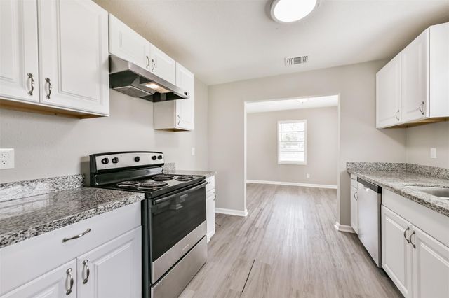 821 Robertson Street, Clute, TX 77531