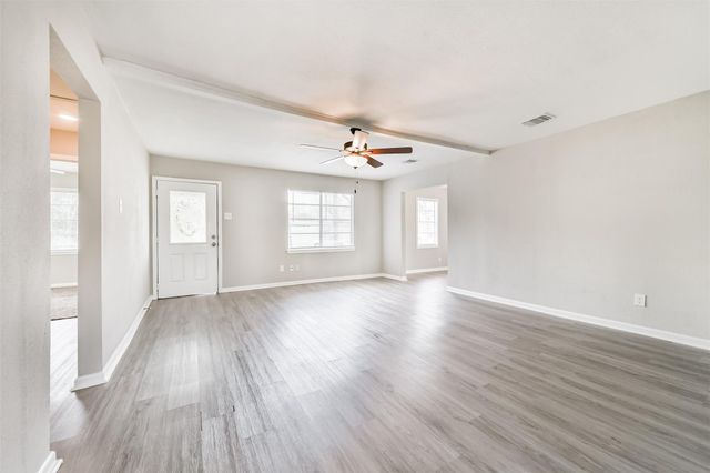 821 Robertson Street, Clute, TX 77531