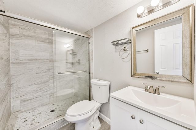 821 Robertson Street, Clute, TX 77531