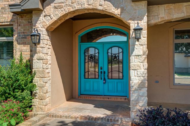 1102 N 14th Street, Wolfforth, TX 79382