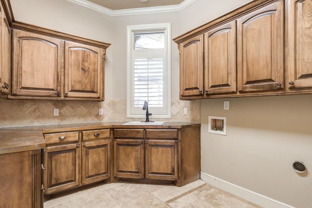 1102 N 14th Street, Wolfforth, TX 79382