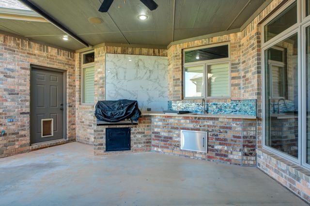 1102 N 14th Street, Wolfforth, TX 79382