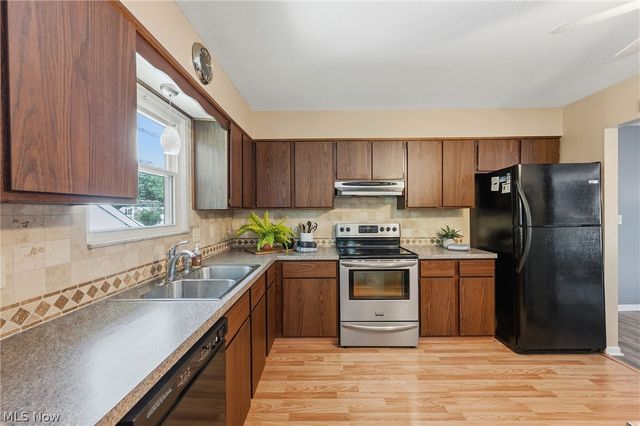 8420 Columbia Road, Olmsted Falls, OH 44138
