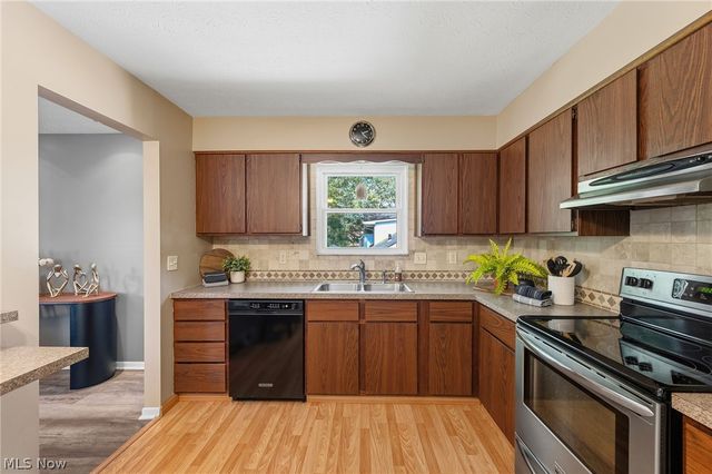 8420 Columbia Road, Olmsted Falls, OH 44138