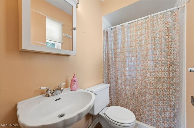 8420 Columbia Road, Olmsted Falls, OH 44138