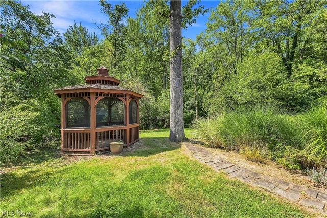8420 Columbia Road, Olmsted Falls, OH 44138