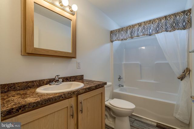 426 EASTWOOD LN, Lancaster, PA 17601