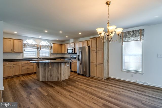 426 EASTWOOD LN, Lancaster, PA 17601