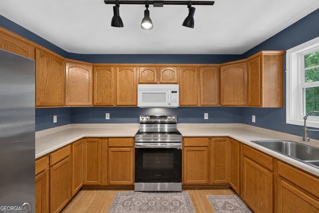 3548 Lakeview Drive, Gainesville, GA 30501