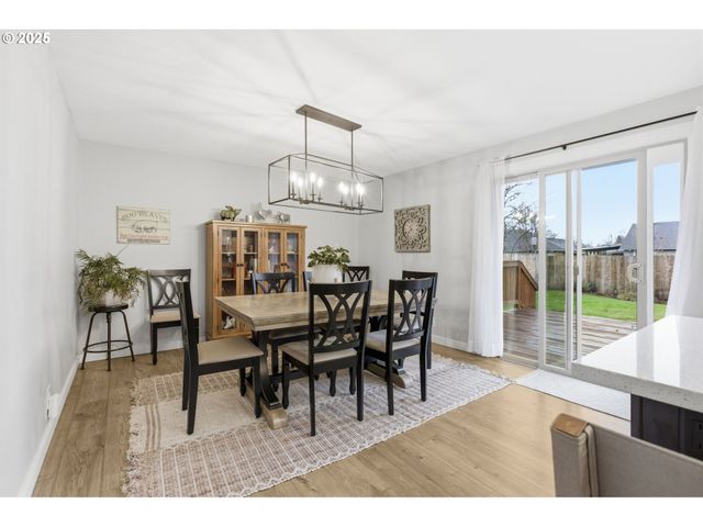 353 72ND St, Springfield, OR 97478