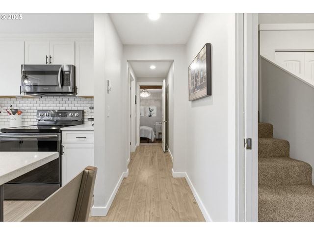 353 72ND St, Springfield, OR 97478