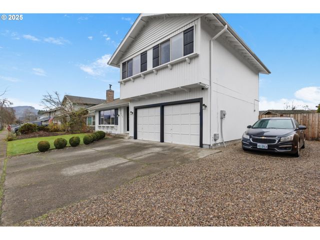 353 72ND St, Springfield, OR 97478