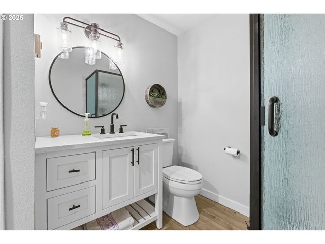 353 72ND St, Springfield, OR 97478