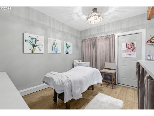 353 72ND St, Springfield, OR 97478