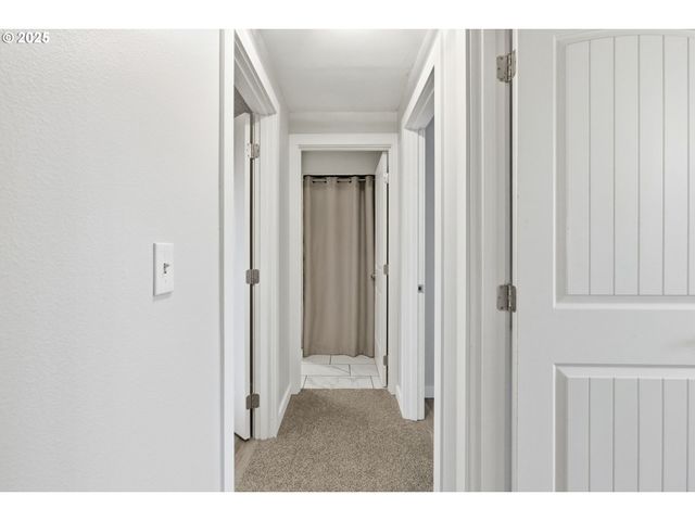 353 72ND St, Springfield, OR 97478