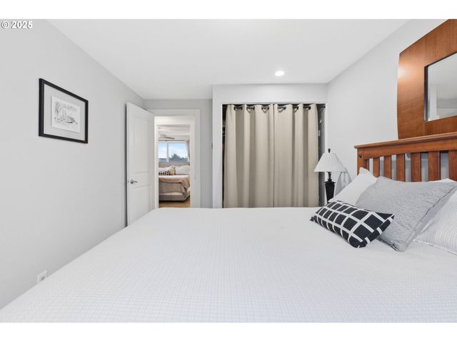 353 72ND St, Springfield, OR 97478