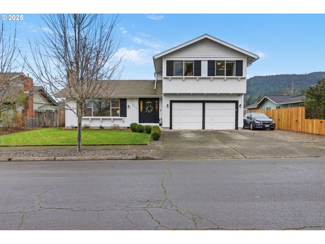 353 72ND St, Springfield, OR 97478