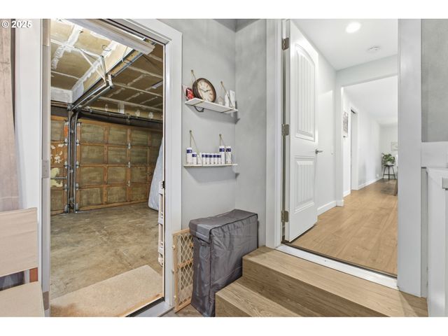 353 72ND St, Springfield, OR 97478