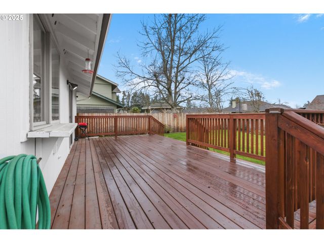 353 72ND St, Springfield, OR 97478