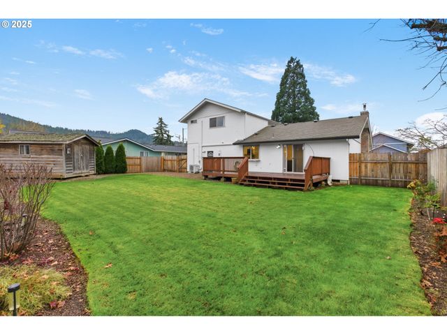 353 72ND St, Springfield, OR 97478