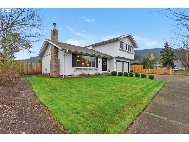 353 72ND St, Springfield, OR 97478