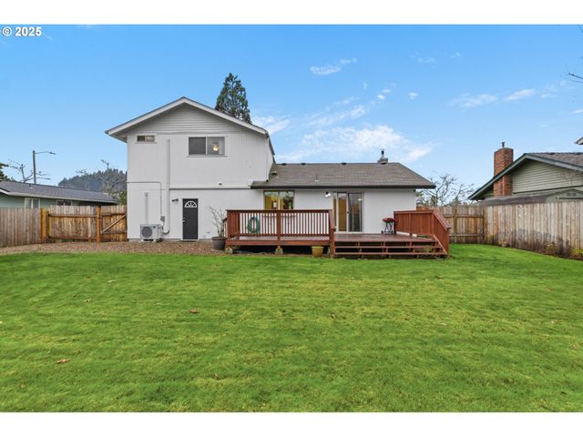 353 72ND St, Springfield, OR 97478