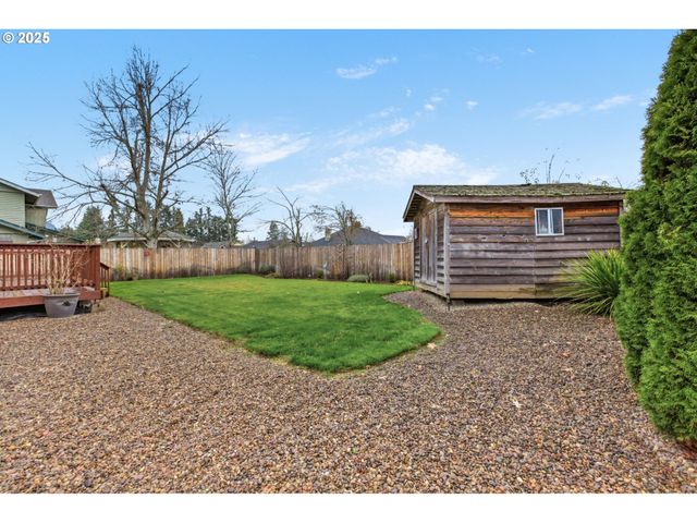 353 72ND St, Springfield, OR 97478