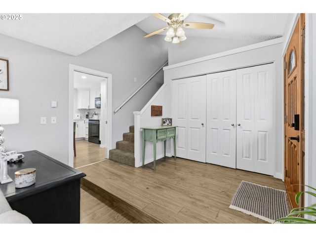 353 72ND St, Springfield, OR 97478