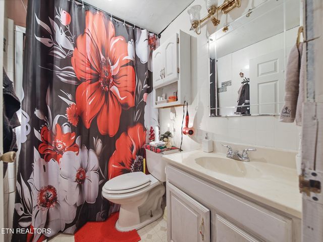 6405 Pine Grove Rd, Knoxville, TN 37914