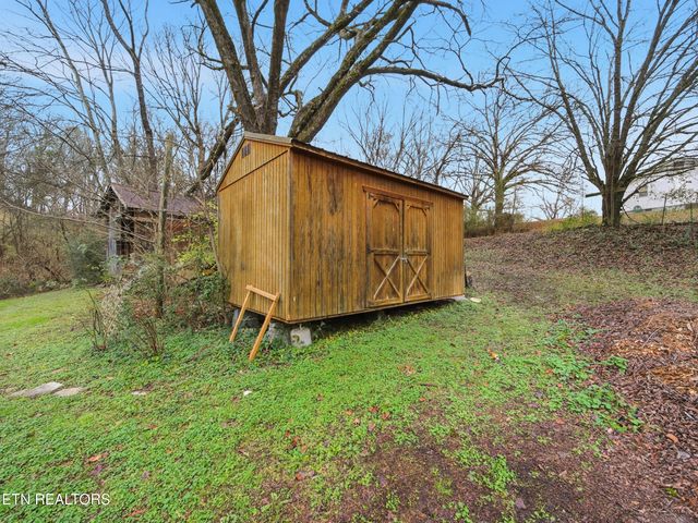 6405 Pine Grove Rd, Knoxville, TN 37914