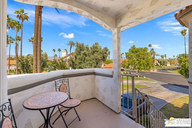283 Vista Royale Circle, Palm Desert, CA 92211