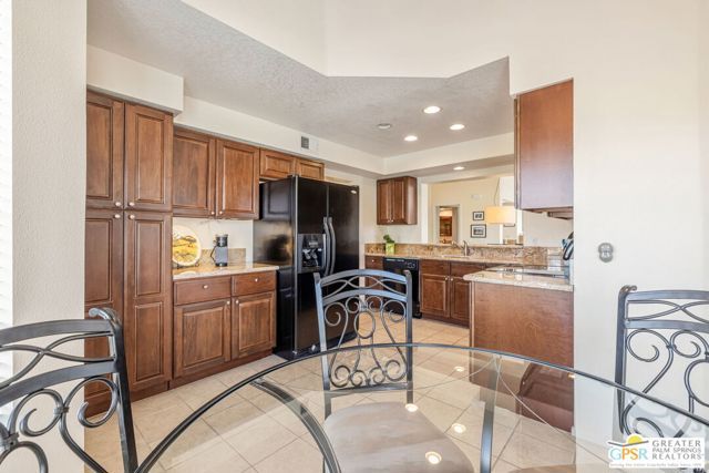 283 Vista Royale Circle, Palm Desert, CA 92211