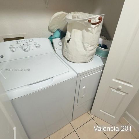 6001 SW 70th St 201, South Miami, FL 33143