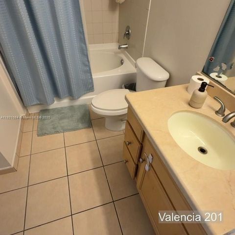 6001 SW 70th St 201, South Miami, FL 33143