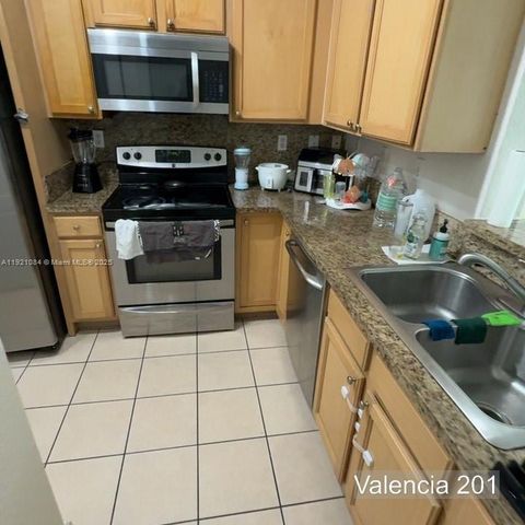 6001 SW 70th St 201, South Miami, FL 33143