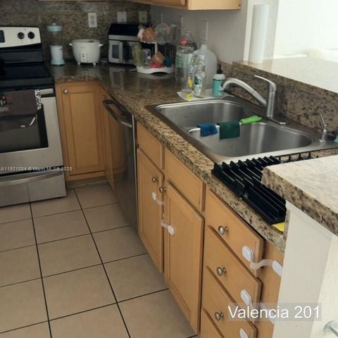 6001 SW 70th St 201, South Miami, FL 33143