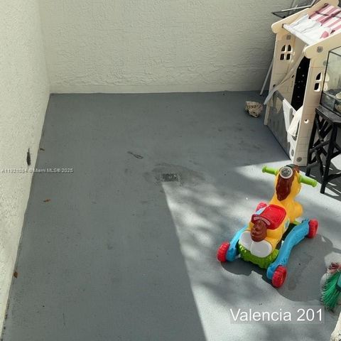 6001 SW 70th St 201, South Miami, FL 33143