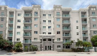 6001 SW 70th St 201, South Miami, FL 33143