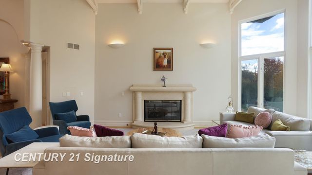 21 Sawmill Creek Trail, Saginaw Twp, MI 48603