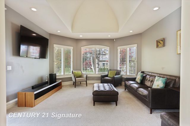 21 Sawmill Creek Trail, Saginaw Twp, MI 48603