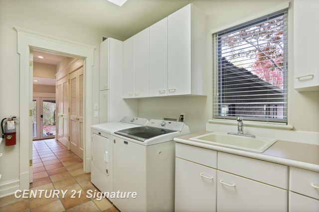 21 Sawmill Creek Trail, Saginaw Twp, MI 48603