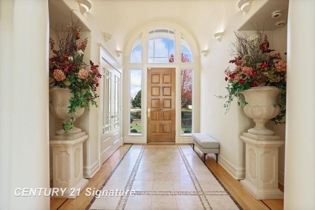 21 Sawmill Creek Trail, Saginaw Twp, MI 48603