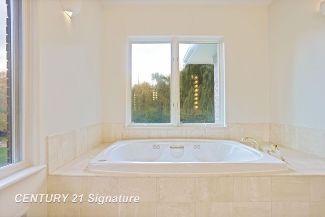 21 Sawmill Creek Trail, Saginaw Twp, MI 48603