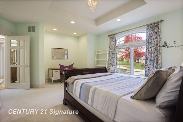 21 Sawmill Creek Trail, Saginaw Twp, MI 48603