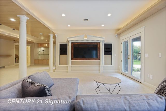 21 Sawmill Creek Trail, Saginaw Twp, MI 48603