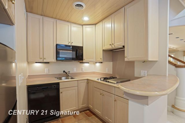 21 Sawmill Creek Trail, Saginaw Twp, MI 48603