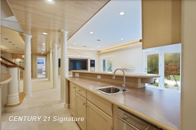 21 Sawmill Creek Trail, Saginaw Twp, MI 48603