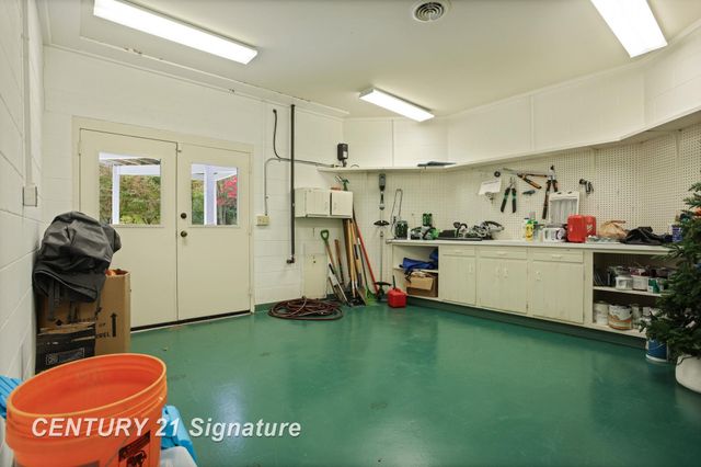 21 Sawmill Creek Trail, Saginaw Twp, MI 48603